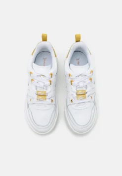 Lacoste Sneakers Laag - White/Gold 11 Lacoste Sneakers Laag - White/Gold -Lacoste 89ac6f45483e41d5815076f9ef4e2569 scaled