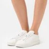 Lacoste Court - Sneakers Laag - Off White