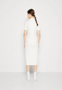 Lacoste Gebreide Jurk - Flour -Lacoste 92aab4c1d13b43959093bf4e70968e98