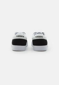 Lacoste Trackserve- Sneakers Laag - Black/White -Lacoste 95ba587092f0437eb28fb86ddcd5492e scaled