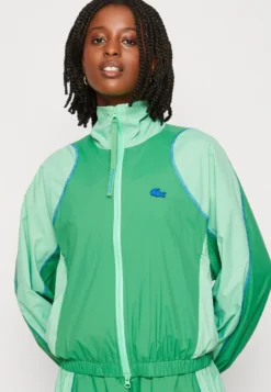 Lacoste Retro Windbreaker - Lichte Jas - Liamone/Tarragon -Lacoste 97fa18554d46424781841bc871cac1c2 scaled