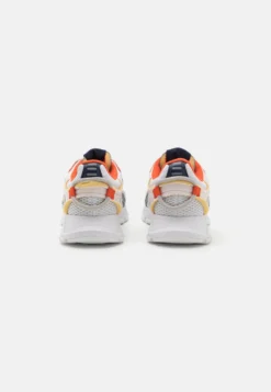 Lacoste Neo- Sneakers Laag - White/Orange -Lacoste 9883f57371074e8cac46c6864c4b4531 scaled