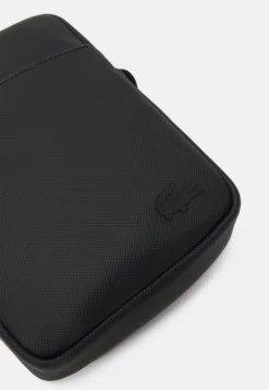 Lacoste Men Classic Unisex - Schoudertas - Noir -Lacoste 9b95b0aae0c8431ebd656ea140480fd7 scaled