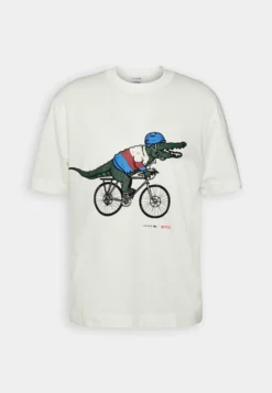 Lacoste X Netflix - T-Shirt Print - Flour -Lacoste 9d0b709e27b14f0d8fa227ca0b472517 scaled