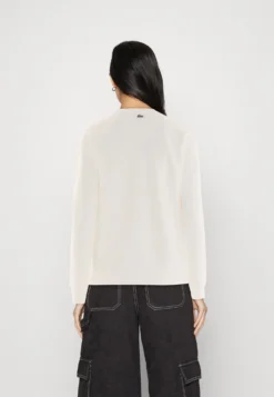 Lacoste Sweater - Flour -Lacoste a52d6b4bed58492d97f797c2fe484f02 scaled
