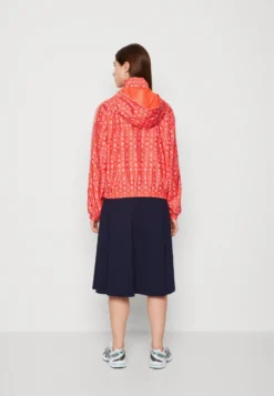 Lacoste Windjack - Red Multico -Lacoste ac4ce6d2a90542f291d29609a90e5ba4 scaled