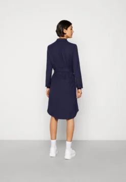 Lacoste Midi Shirt Dress With Tie Belt - Blousejurk - Marine -Lacoste b9422410d2c94473af345aaeb7b54da4 scaled
