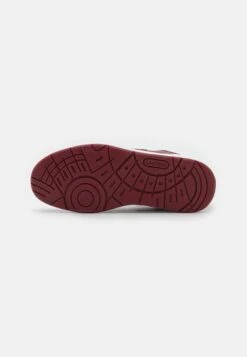Lacoste Court Cage- Sneakers Laag - White/Burgundy -Lacoste b9d33c8668ab4b808e22216876fa59e6