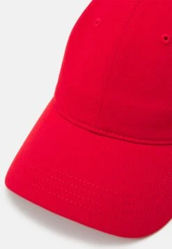 Lacoste Unisex - Pet - Rouge -Lacoste bb5731e25d2c4a2e9f07c48457501e53