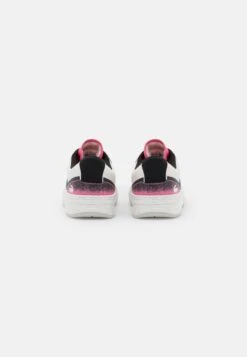 Lacoste Sneakers Laag - White/Pink -Lacoste bc8a9e96fd2b49f3bf56817664ebc9ef