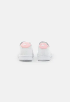 Lacoste Carnaby - Sneakers Laag - White/Pink -Lacoste cb16de8e354d4122b201f31d8594935f scaled