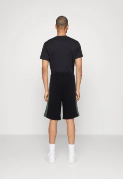 Lacoste Unisex - Trainingsbroek - Abysm/Sequoia -Lacoste cb9b6cb7ecec4938ad68646a80e92f52 scaled