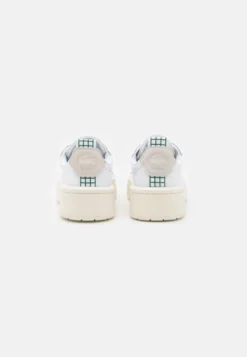 Lacoste Carnaby Plat - Sneakers Laag - Off White -Lacoste cd3dab08411b4882ac9f0fb61e73d201 scaled