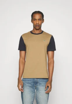 Lacoste Unisex - T-Shirt Print - Cookie/Abysm -Lacoste d0596d5c7b8440cb88faeb3e293fb192 scaled