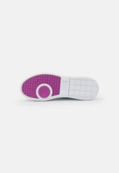 Lacoste Carnaby Plat - Sneakers Laag - White/Purple -Lacoste d5f576fe0f3d49e29513ef4b5bace525
