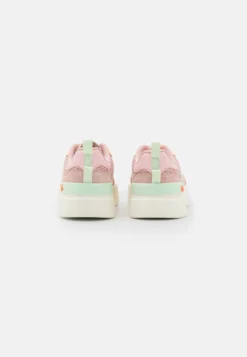 Lacoste Sneakers Laag - Light Pink/Light Yellow -Lacoste d76584f4adc54ec9919fd7a220f7b3f9 scaled