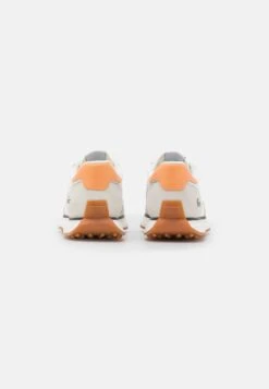 Lacoste Sneakers Laag - White/Light Orange -Lacoste d87b6bba41814d26a54ce77e00a61e59
