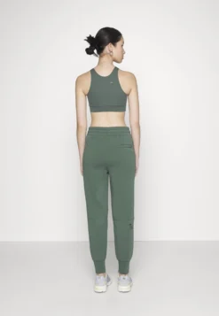 Lacoste Trainingsbroek - Garden Green -Lacoste deeeafdaf69b458eb73c4cead19237f7 scaled