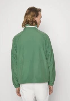 Lacoste Lichte Jas - Vert Kaki -Lacoste e2ba802b6ac448acb64c19df8d57a633