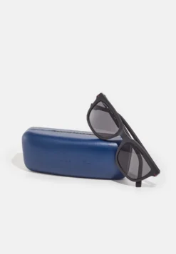 Lacoste Zonnebril - Matte Black -Lacoste e5bec95834ae40679ebe71891dc29e40 scaled