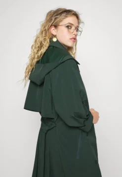 Lacoste Trenchcoat - Jardin -Lacoste e8a8550d418a4a22b5fa40df453b0945 scaled