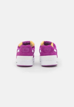 Lacoste T-Clip - Sneakers Laag - White/Purple -Lacoste e8ac0bbdffe54348b7e8cf26ccd999ac scaled