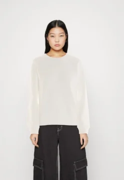 Lacoste Sweater - Flour