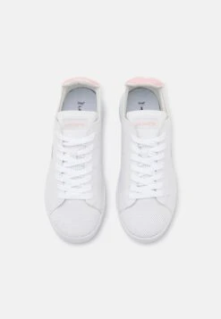 Lacoste Carnaby - Sneakers Laag - White/Pink -Lacoste efce6a2a45cc4a6e8bf3694ca9ff326e