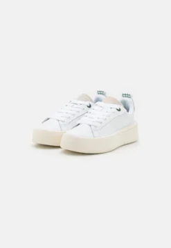 Lacoste Carnaby Plat - Sneakers Laag - Off White -Lacoste f0c53f0ba8ab46f6a93b54653557d72e scaled