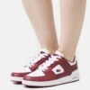 Lacoste Court Cage- Sneakers Laag - White/Burgundy