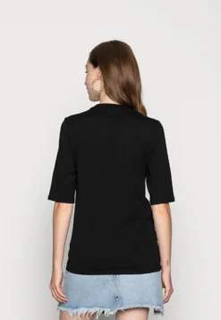 Lacoste T-Shirt Basic - Black -Lacoste f36c5df29658472784e9a6dbe4e582de scaled