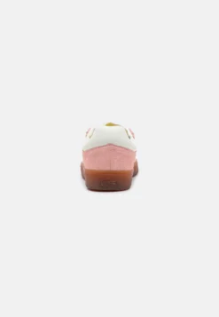 Lacoste Baseshot - Sneakers Laag - Pink -Lacoste f98035bb462c4eb0b02d17561a5fc142 scaled