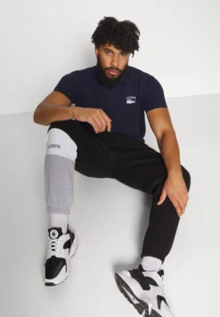 Lacoste Trainingsbroek - Noir/Blanc -Lacoste faddd29225c94b59addb53572057d113 scaled